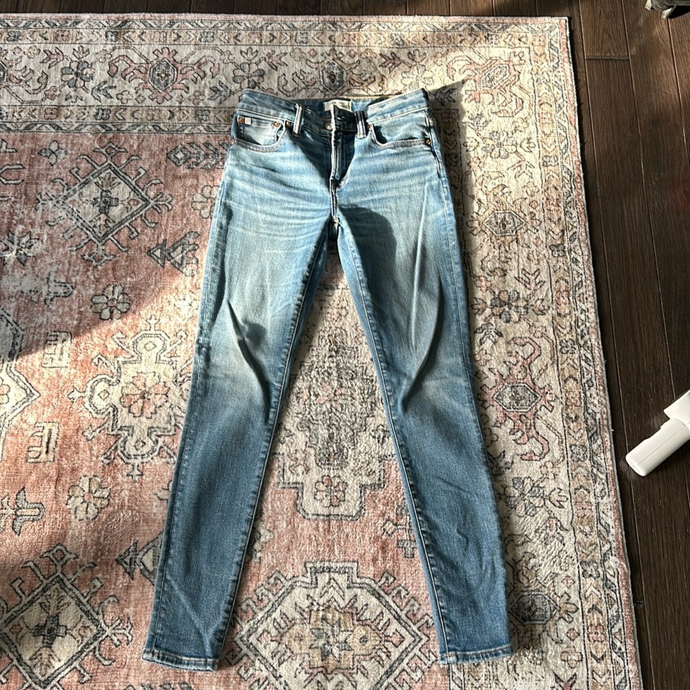 Women’s AE77 low-rise skinny jegging. Size 2 R  $40 OBO